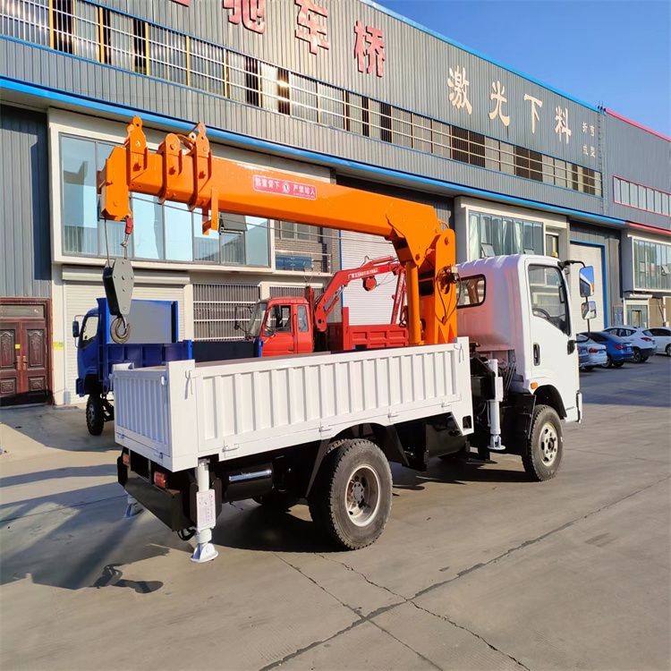 千山区三轮随车吊定制 农用改装机自备吊中瑞长期出售